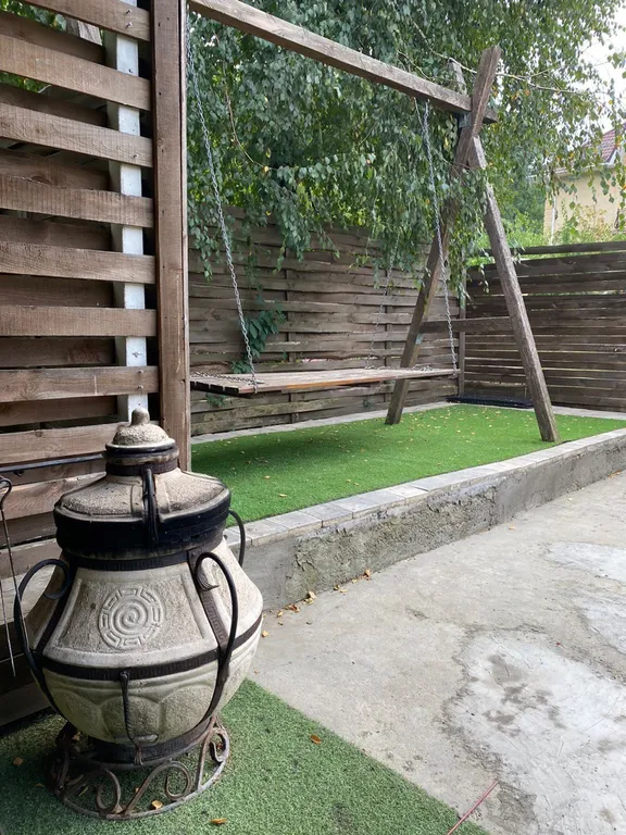 Большой дом с баней, бассейном, мангалом и парковкой