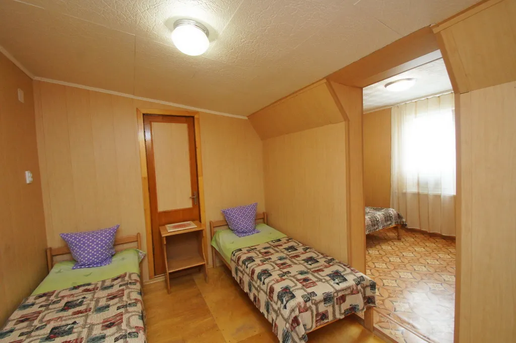 Двухкомнатный номер без санузла в номере