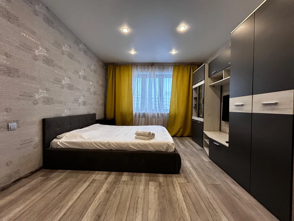 Современная квартира рядом с МНТК имени Федорова и СК Заря