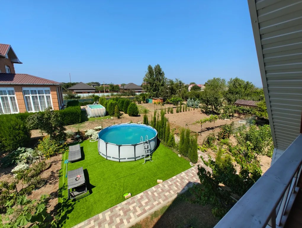 Уютный дoмик на ухоженном участке