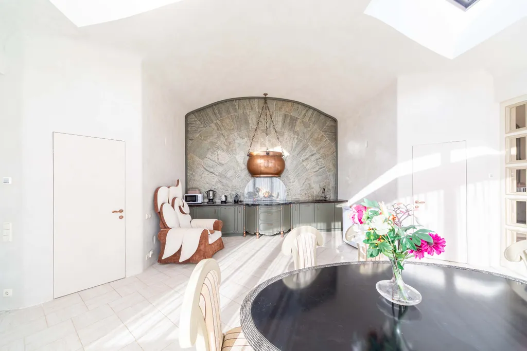 Уютный дом у озера