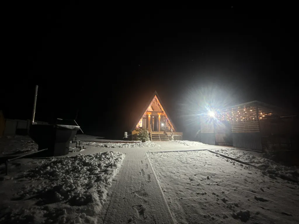 Домик у леса с чаном