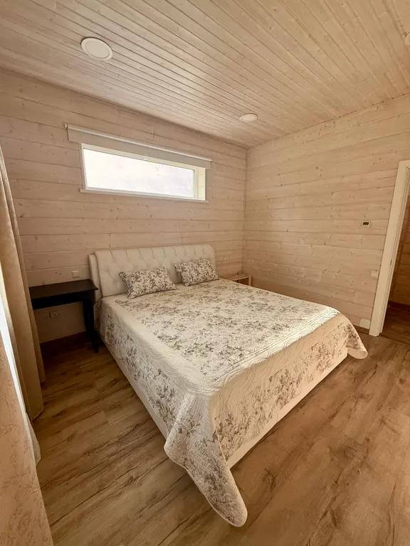 Домик с озером