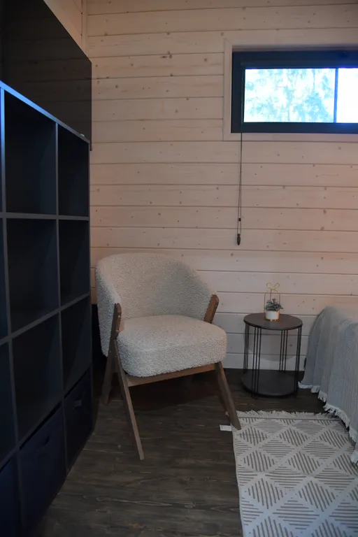 Уютный дом на живописной поляне в лесу с панорамными окнами