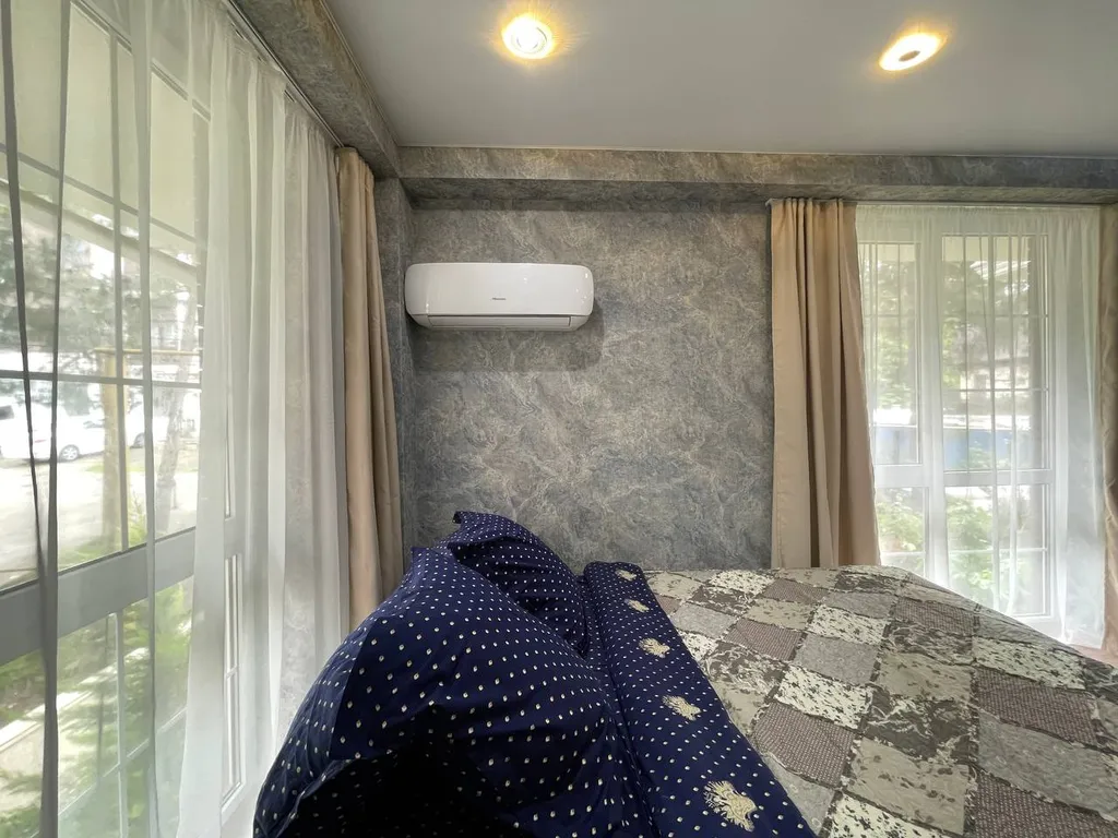 Двухуровневая квартира с дизайнерским ремонтом возле моря