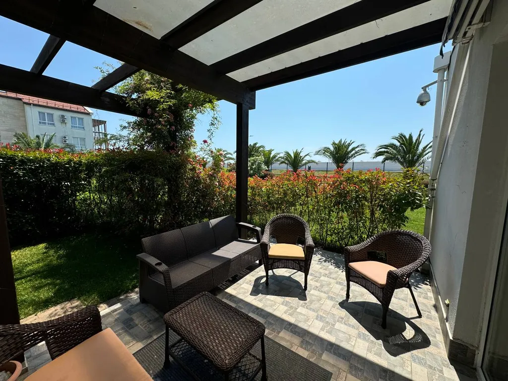 Апартамент с дизайнерским ремонтом в 100 шагах от моря и пляжа