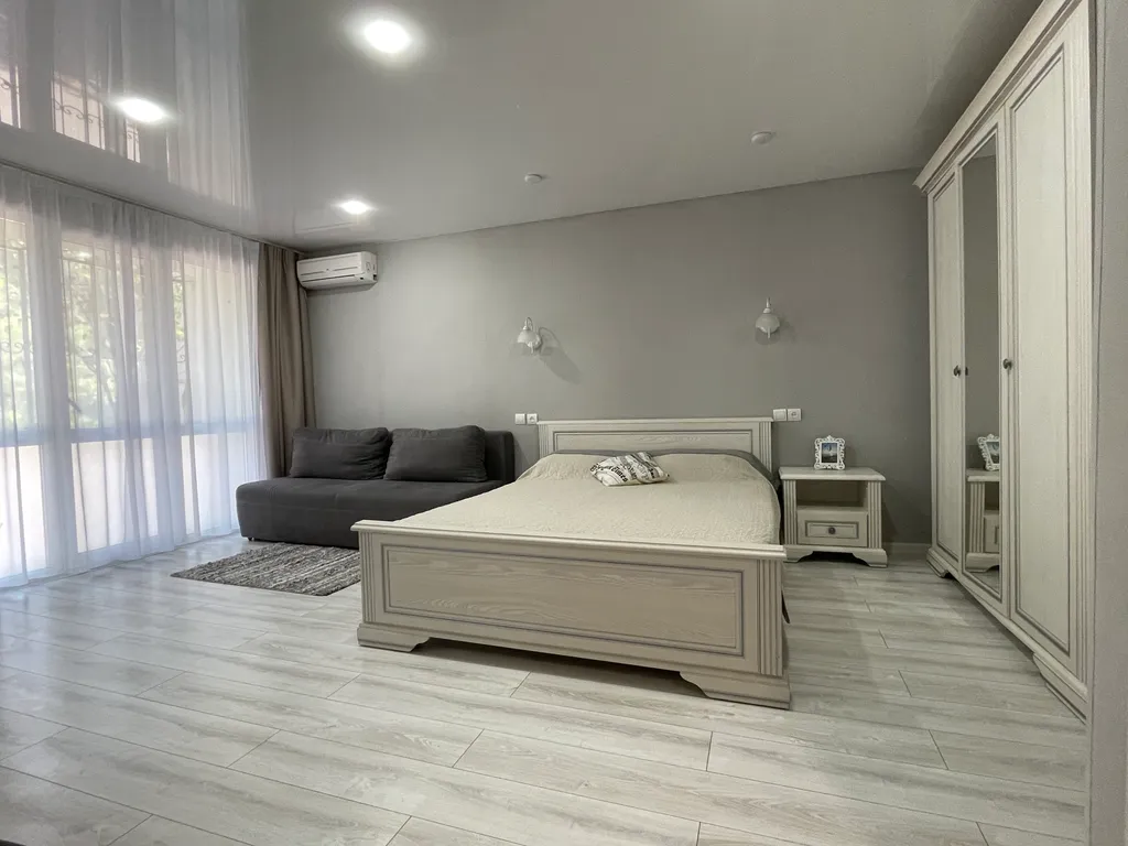 Квартира-студия в центре возле набережной