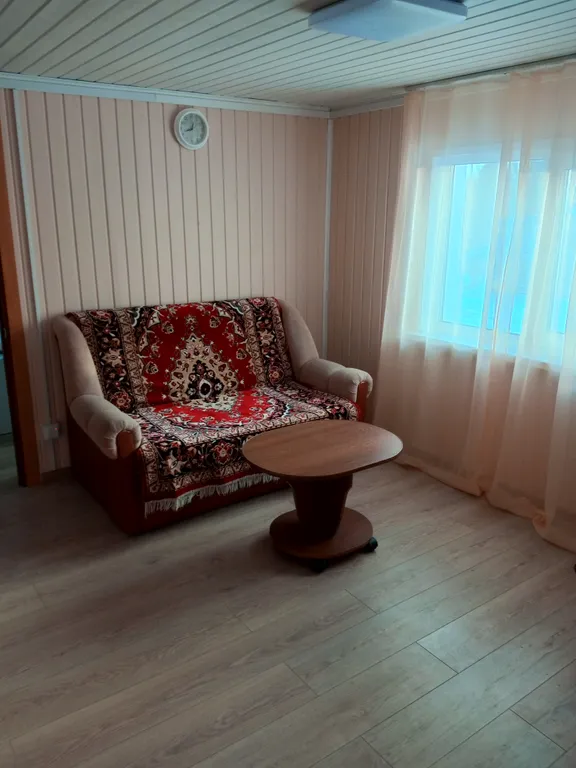 Дом рядом с озером