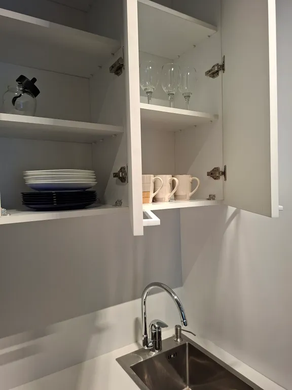 Трёхкомнатная квартира в центре Тбилиси с балконом, вид во двор