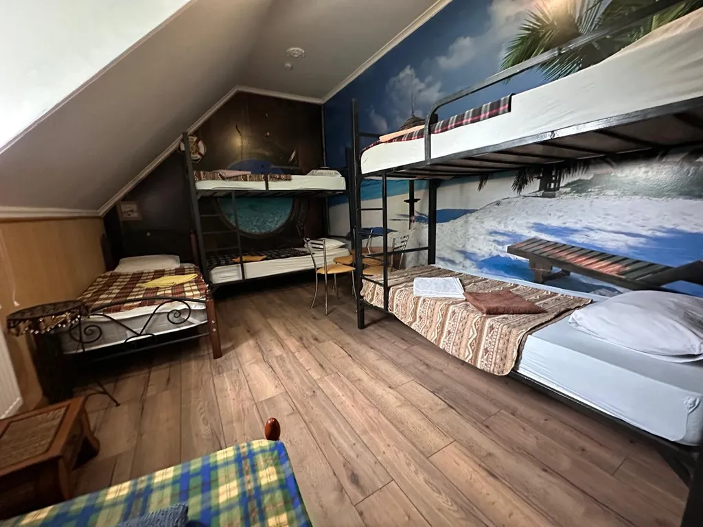 Большой дом с баней, бассейном, мангалом и парковкой