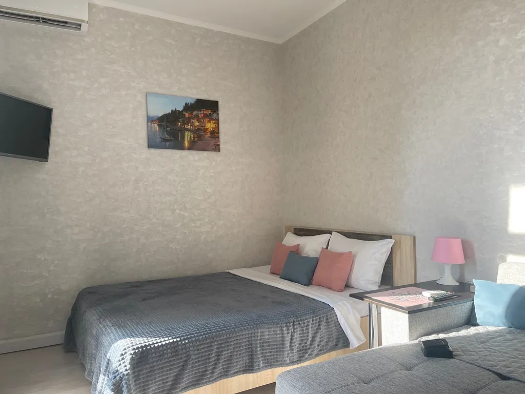 Рядом с пляжем Омега и парком Победы