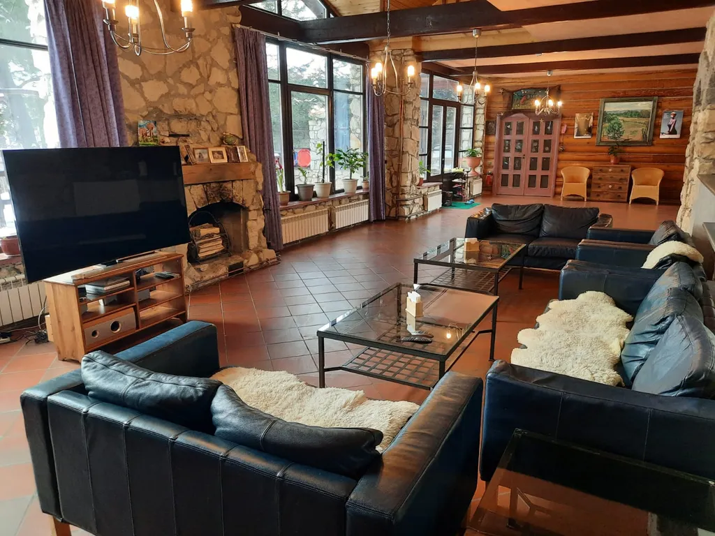 Коттедж с бассейном и сауной