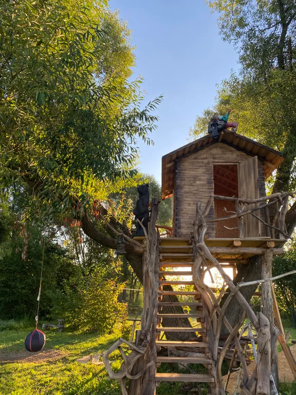 Тихое и комфортное место на берегу реки Лесная