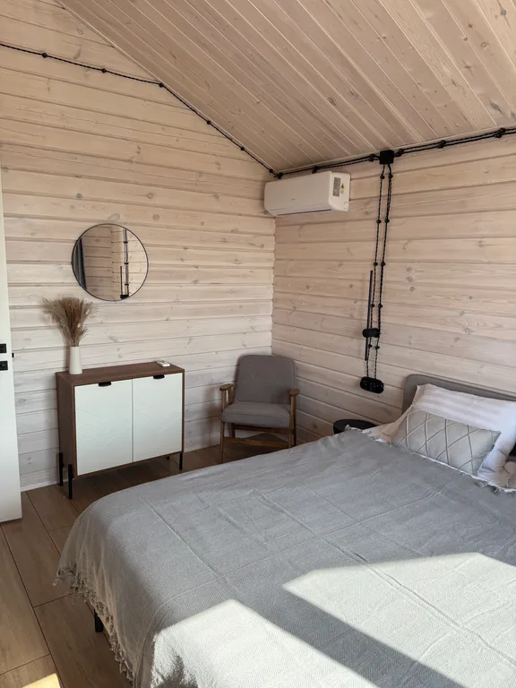 Коттедж Двухкомнатный дом-шале с теплым бассейном и террасой — Динская