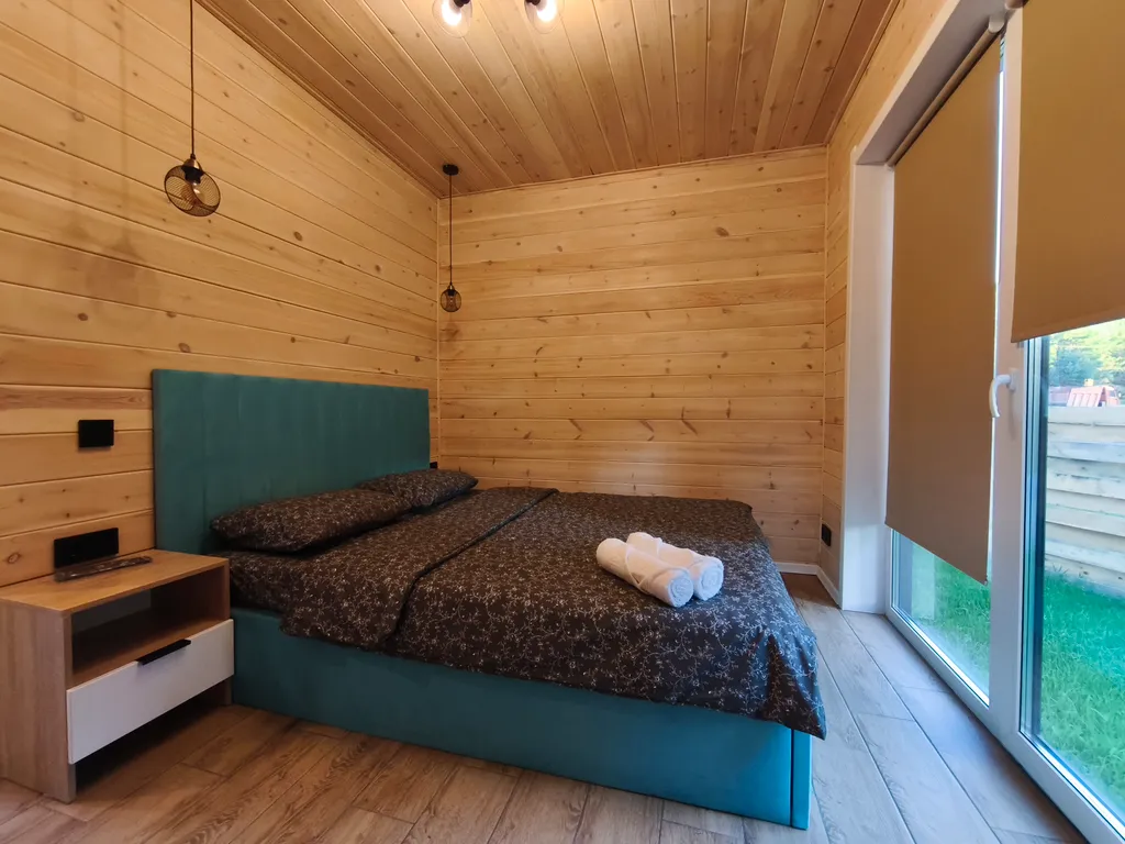 Домик с террасой и мангалом среди природы