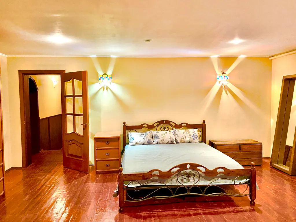 Коттедж Красивый дом с русской баней на дровах и теплым бассейном — Обухово