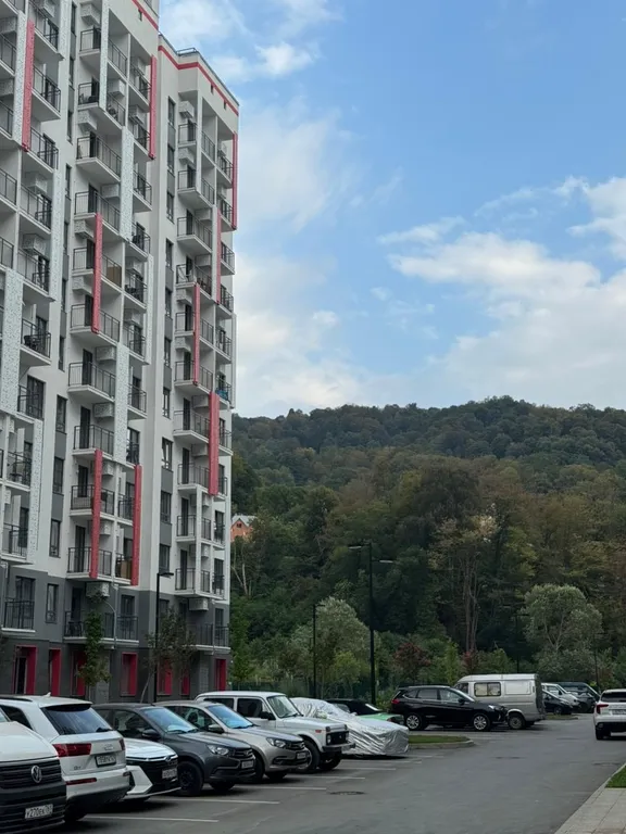 Уютная новая квартира с дизайнерским ремонтом с изолированной спальней