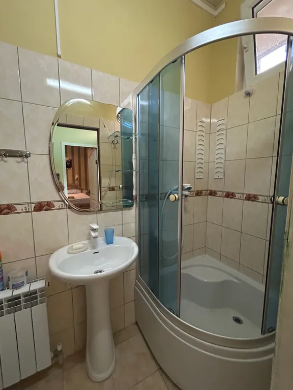 Часть дома в тихом уютном районе частного сектора