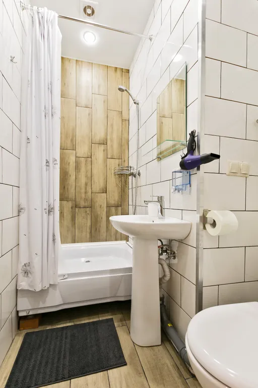 Городской оазис: стильная студия для современных людей