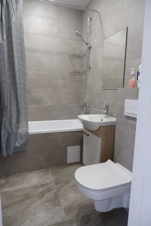 Стильная квартира рядом с парком, бассейном и спа для вашего комфорта