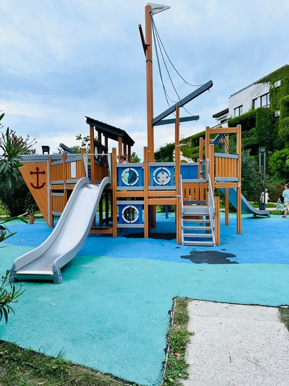 Дизайнерские апартаменты с террасой и бассейном