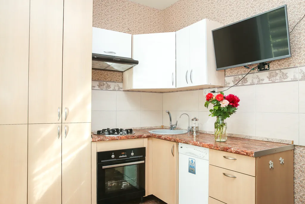 Светлая двухкомнатная квартира в тихом зелёном районе