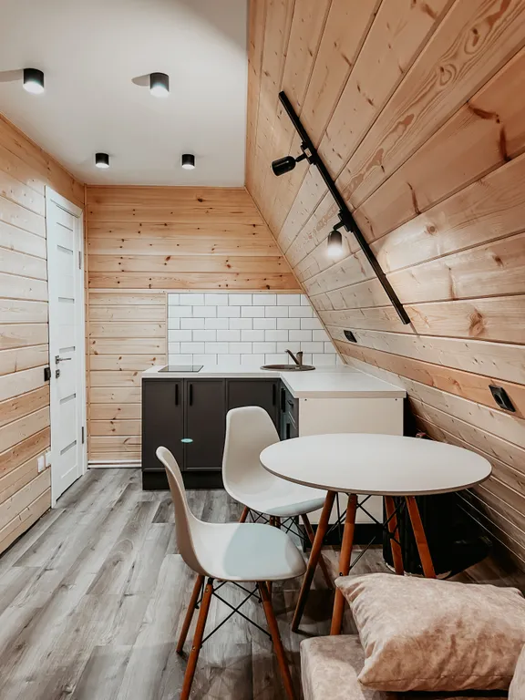 Глэмпинг в сосновом лесу