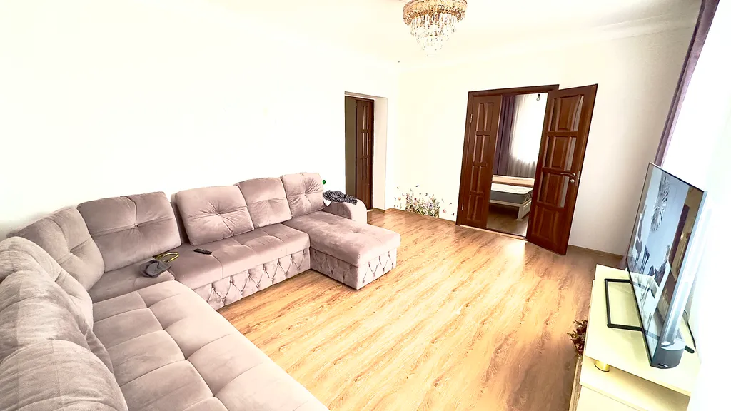 Второй этаж в доме в центре города, все в шаговой доступности