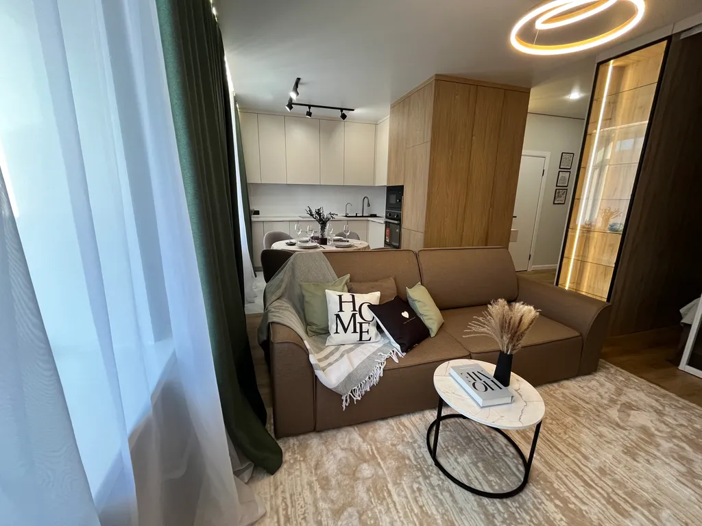 Уютная новая квартира в центре города — аренда посуточно в Междуреченск