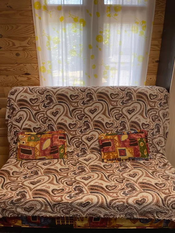 Двухэтажный дом в частном секторе