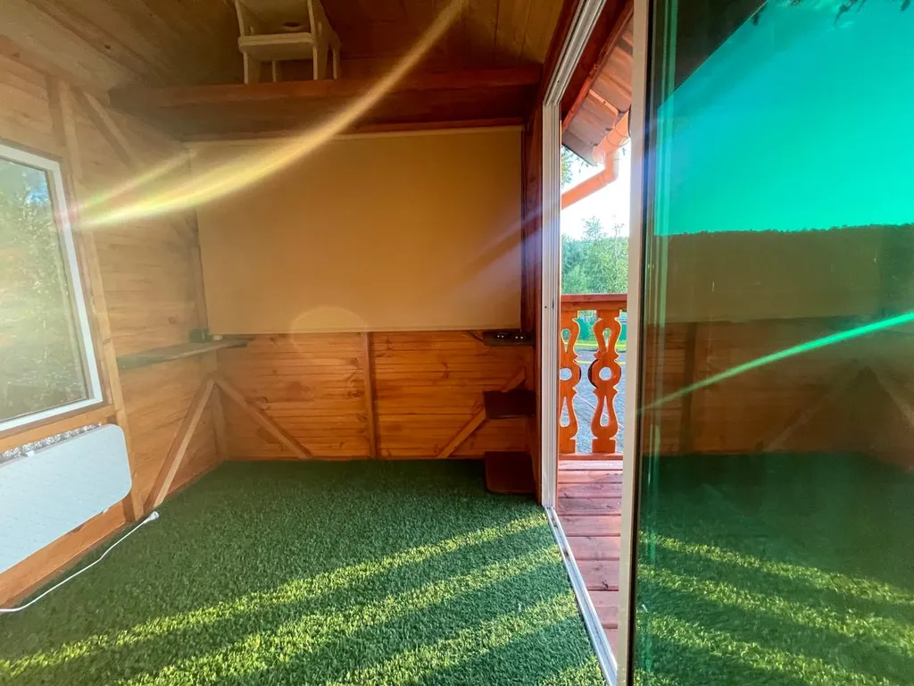 Домик у озера