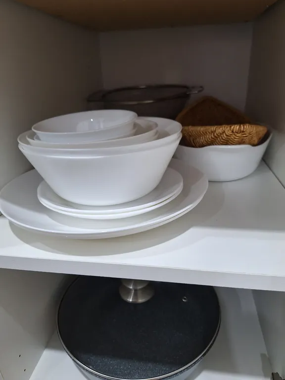 Уютный домик для двоих с террасой в лесу