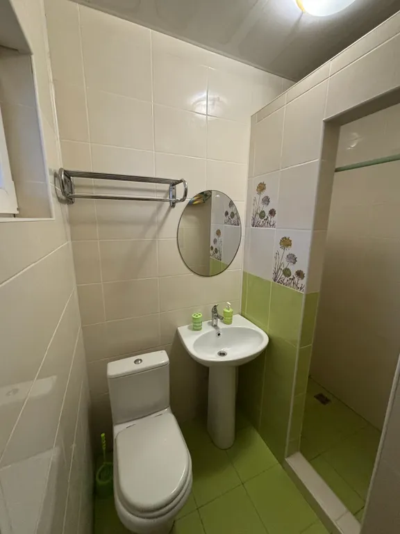 Номер с видом на море и горы в 150-ти метрах от моря и песчаного пляжа