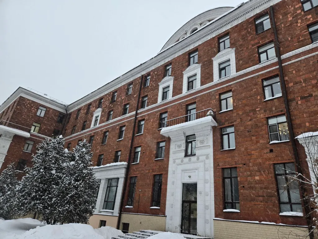 Квартира Дизайнерская однокомнатная квартира со вторым этажем в кирпичном доме — Москва