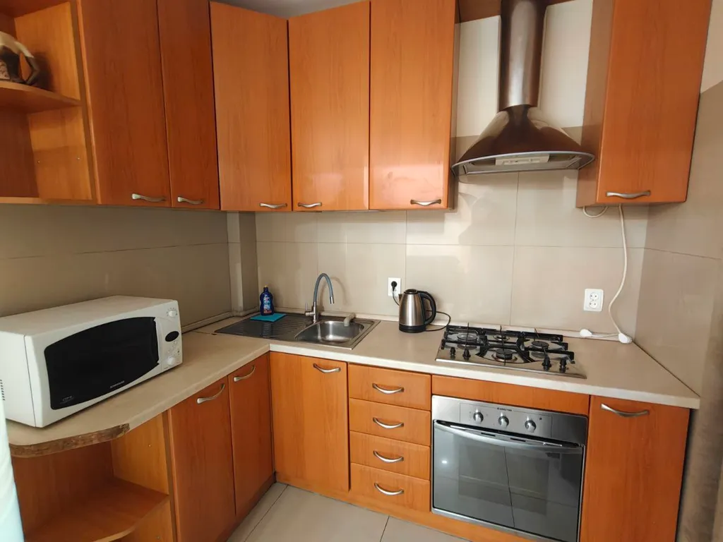 С круглосуточной водой двухкомнатная квартира в центре возле большого ТоргЦентра