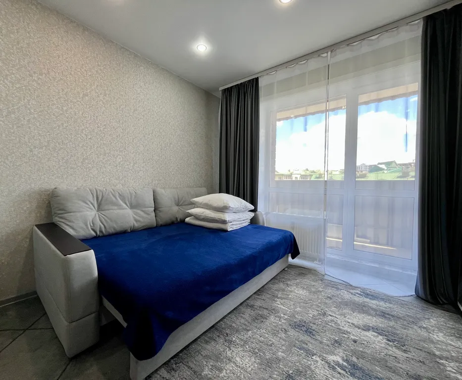 Апартамент с балконом возле аэропорта