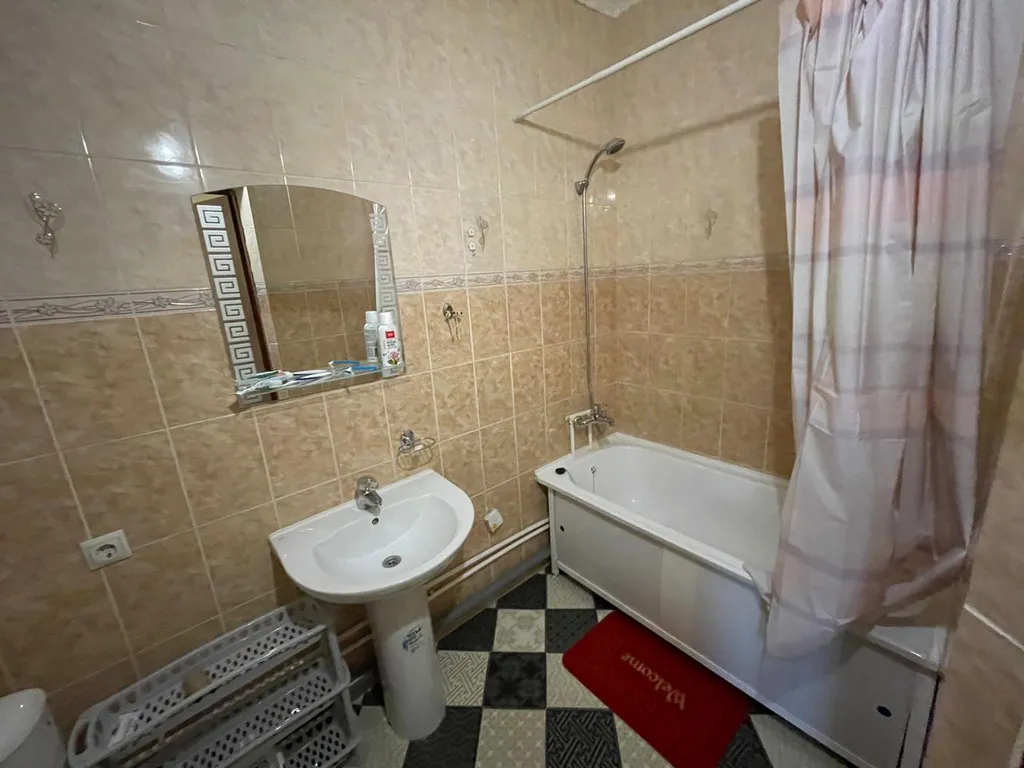 Хорошая большая квартира в Октябрьском р-не рядом СФУ