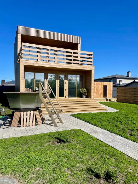 Cube House на берегу Волги