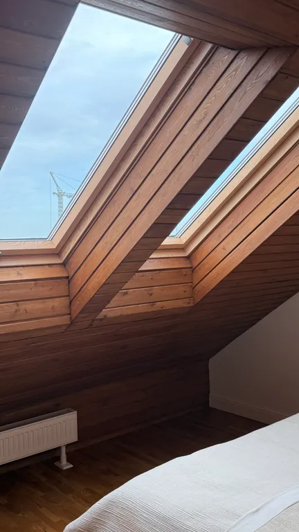 Лофт - мансарда с фронтальным видом на море