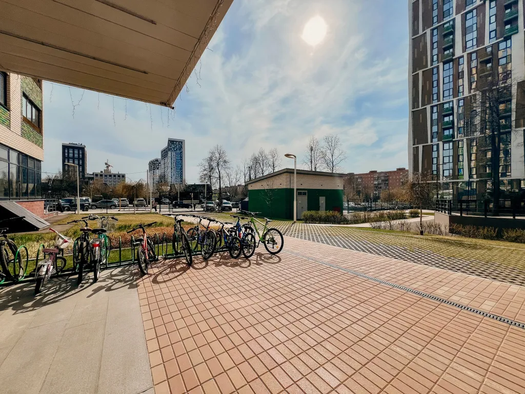 Очень прocторнaя кваpтира c бaлкoнoм