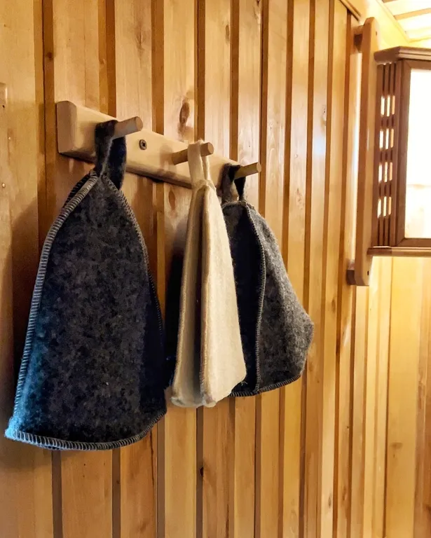 Агроусадьба с баней, на реке Птичь под Минском, с прудом