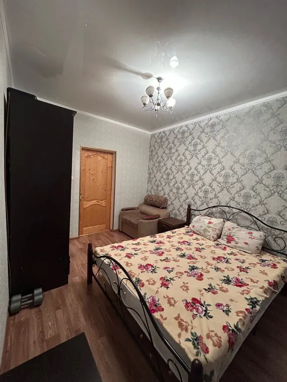 Уютная комната с видом на горы