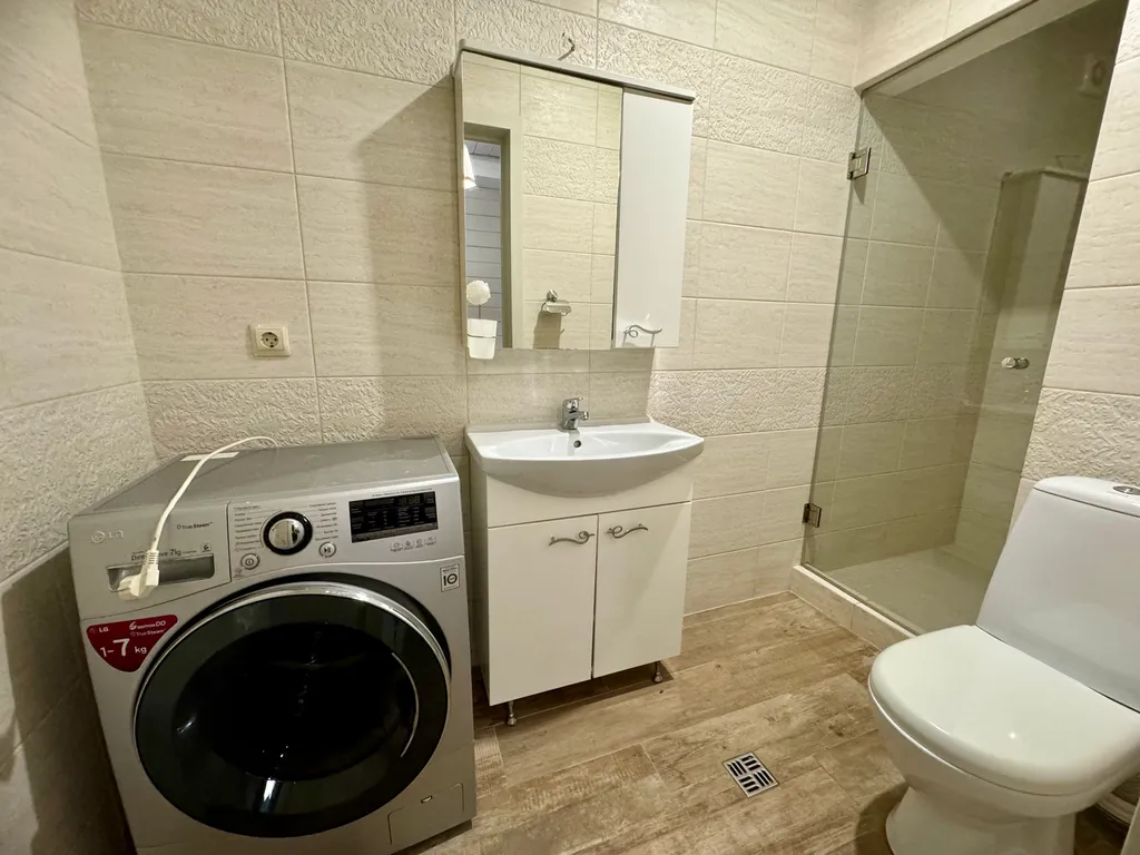 Дом с бассейном и баней у моря