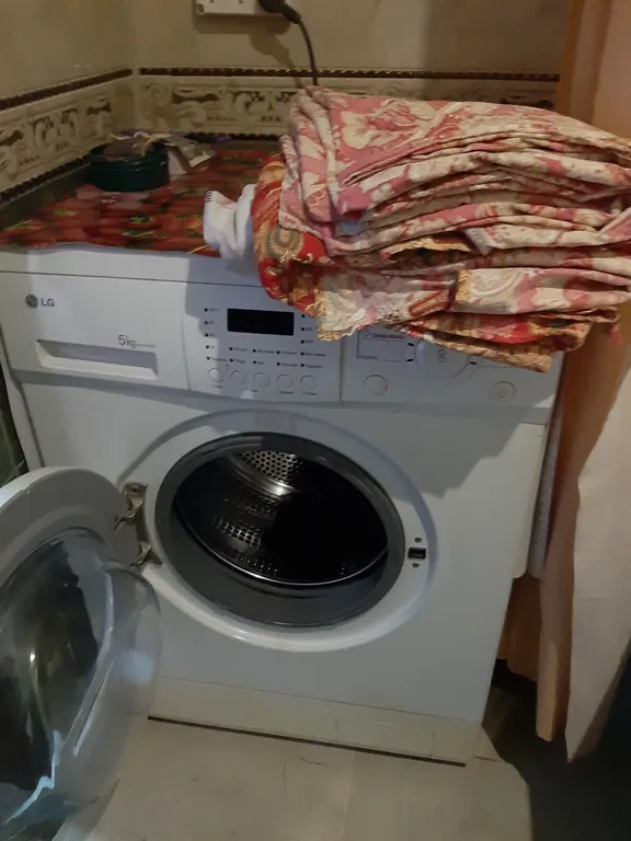 2ком.кв.порядо и чистоту горант.с окна вид на горы море..рядом крепост