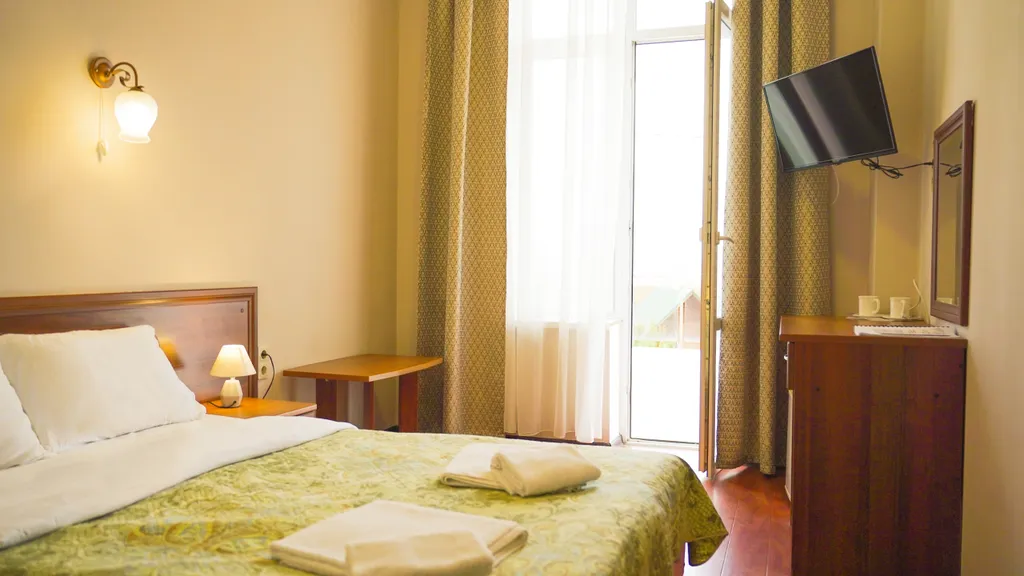 2-местный номер в отеле с бассейном, сауной и питанием