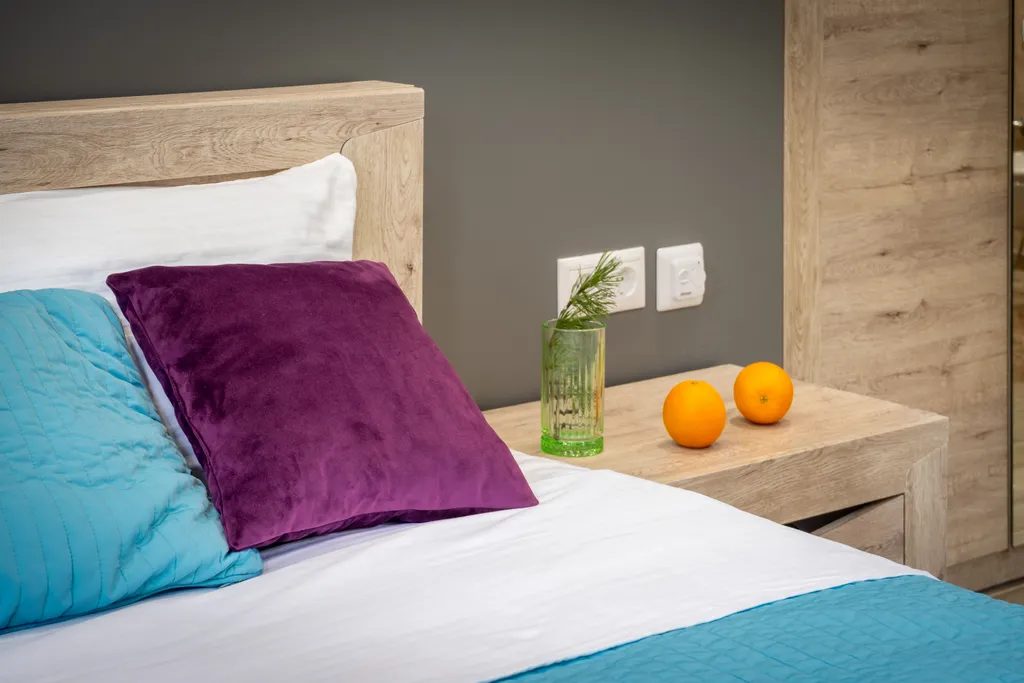 Светлая студия с 2 окнами и видом на горы