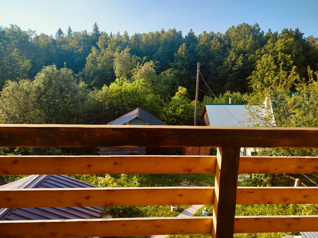 Новый дом  около леса