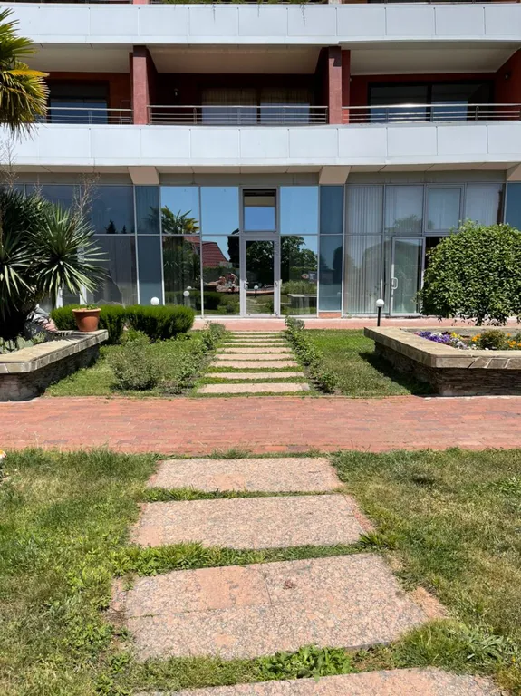 Двухуровневая лофт квартира с выходом в сад