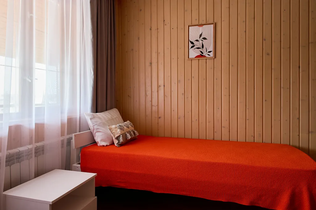 Дом с видом на монастырь