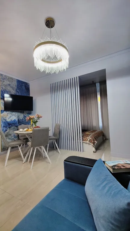 Новые уютные просторные апартаменты с открытым балконом возле моря